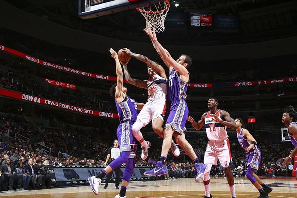 IG首战打世界冠军，TheShy“父子”对决引热议，粉丝抗议出奇效！